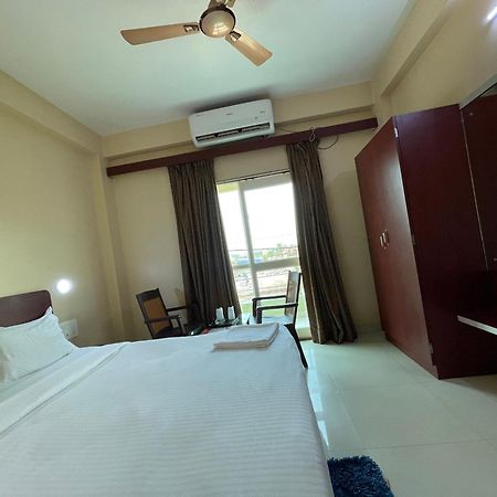 Hotel Golden Wave Puri Kültér fotó