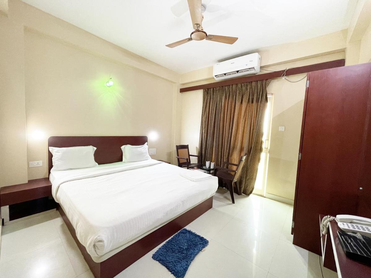 Hotel Golden Wave Puri Kültér fotó