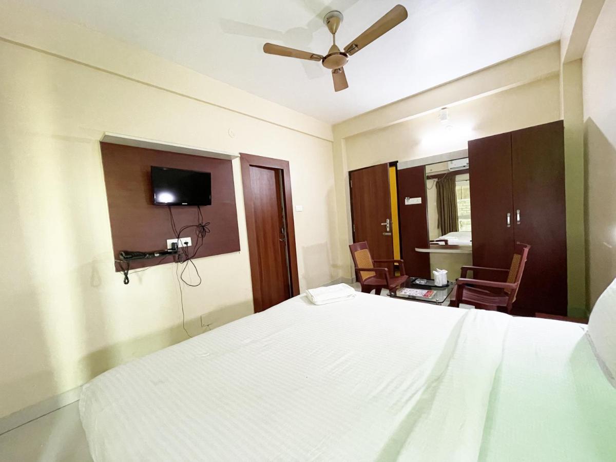 Hotel Golden Wave Puri Kültér fotó