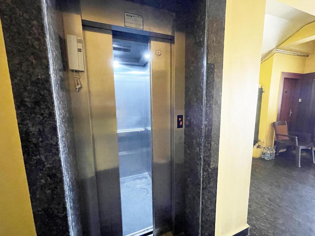 Hotel Golden Wave Puri Kültér fotó
