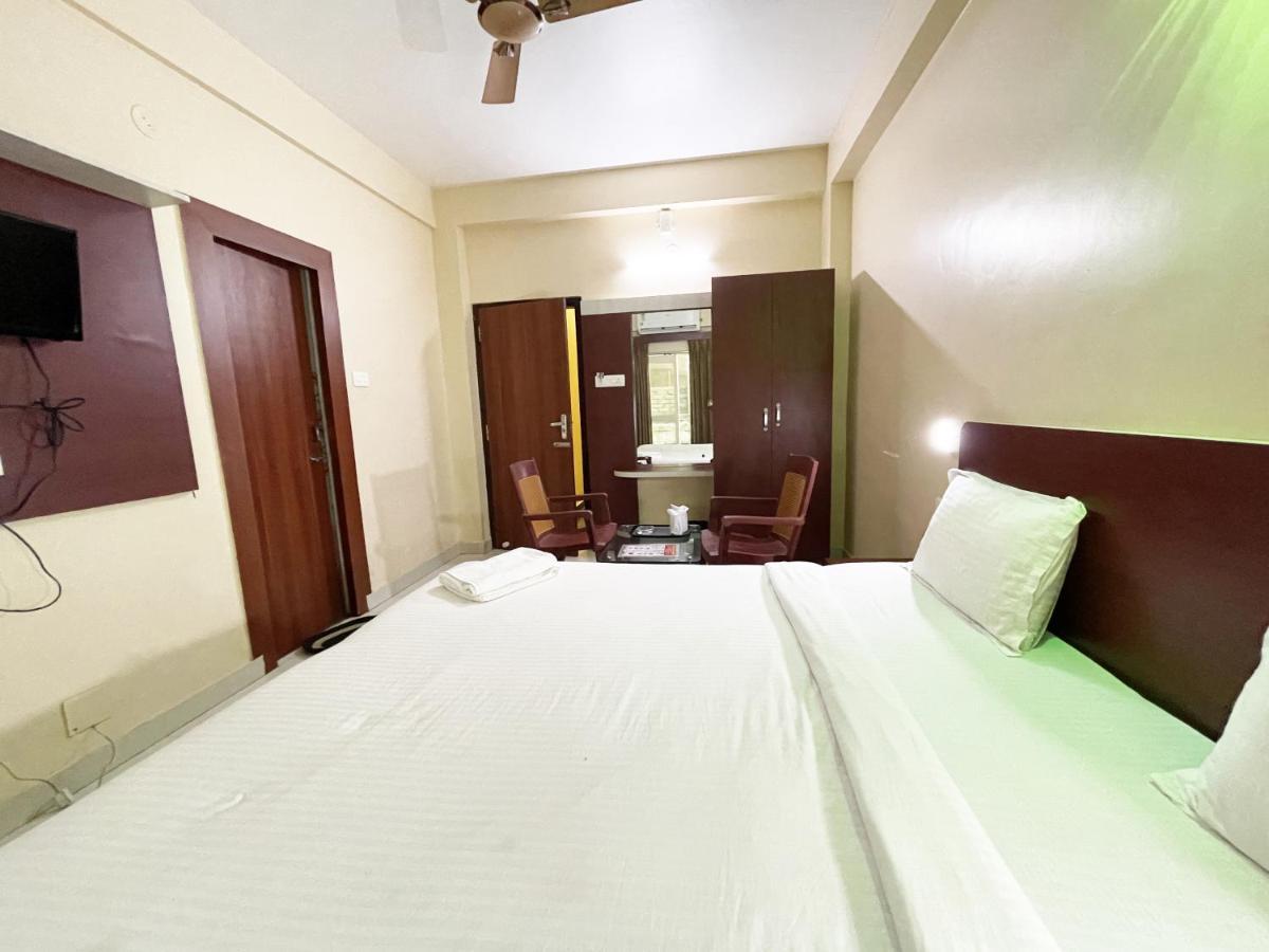 Hotel Golden Wave Puri Kültér fotó