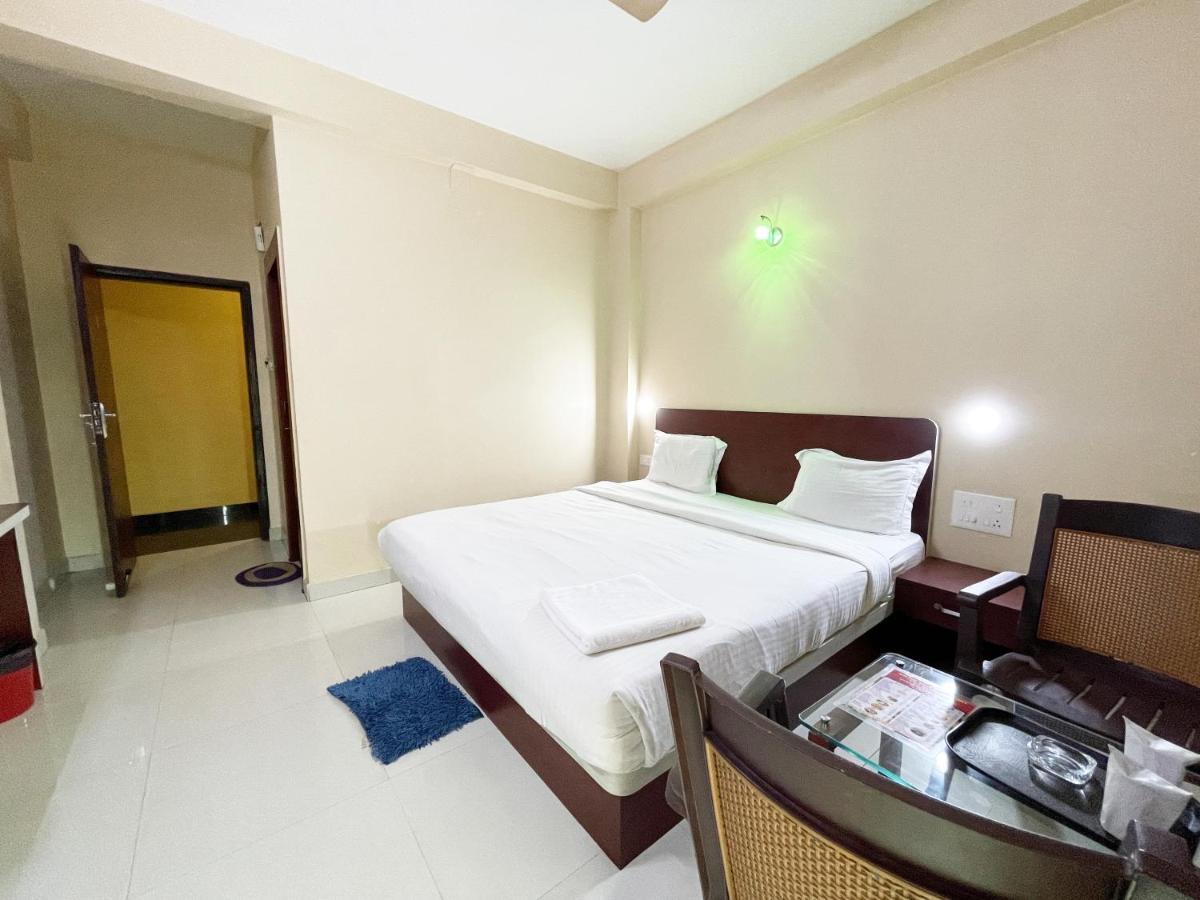 Hotel Golden Wave Puri Kültér fotó