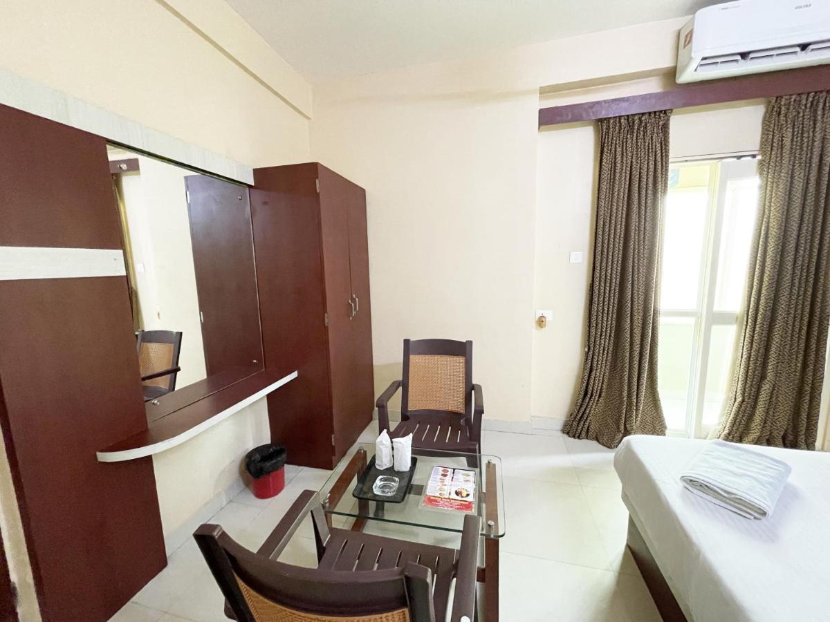 Hotel Golden Wave Puri Kültér fotó