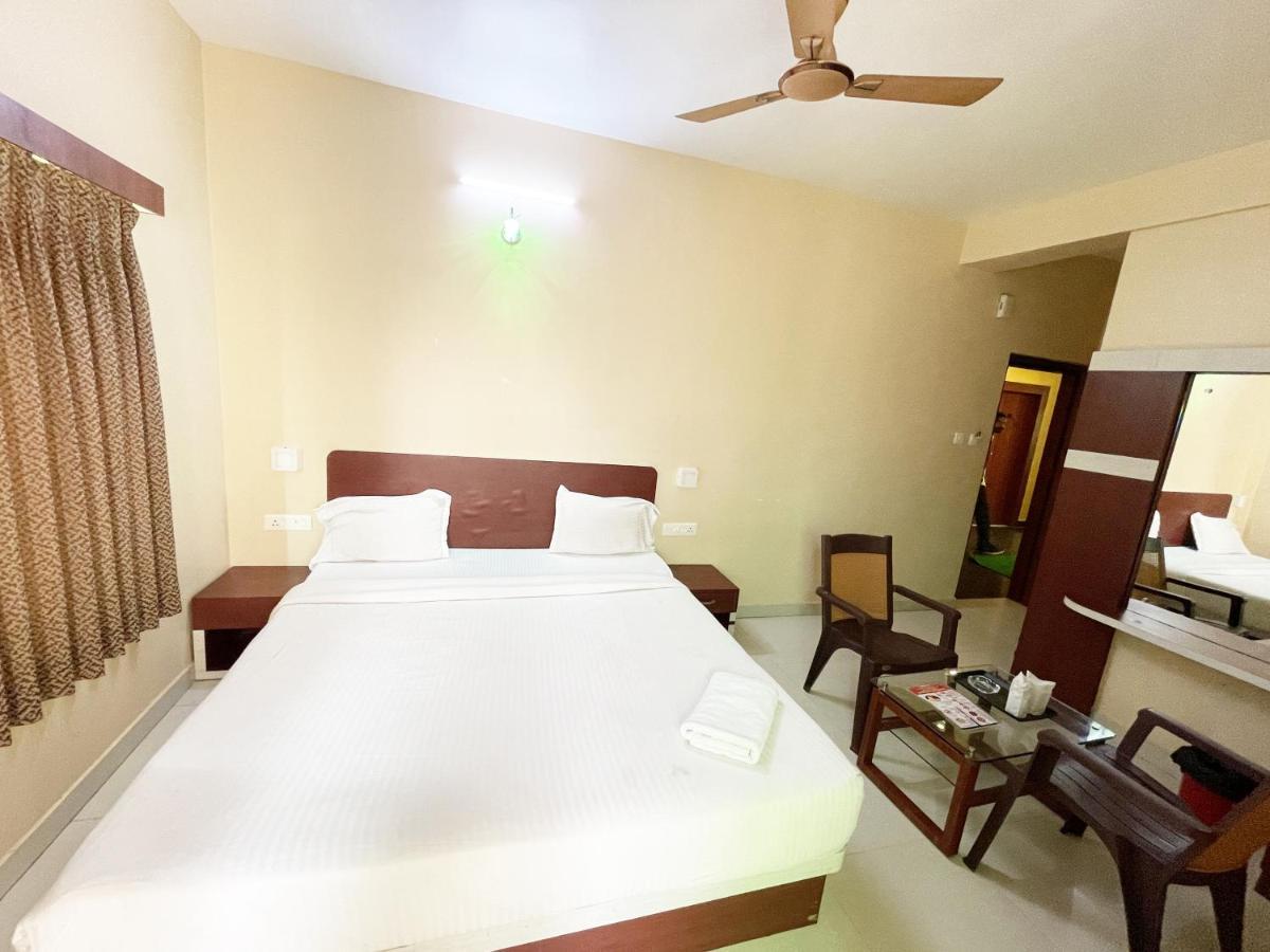 Hotel Golden Wave Puri Kültér fotó