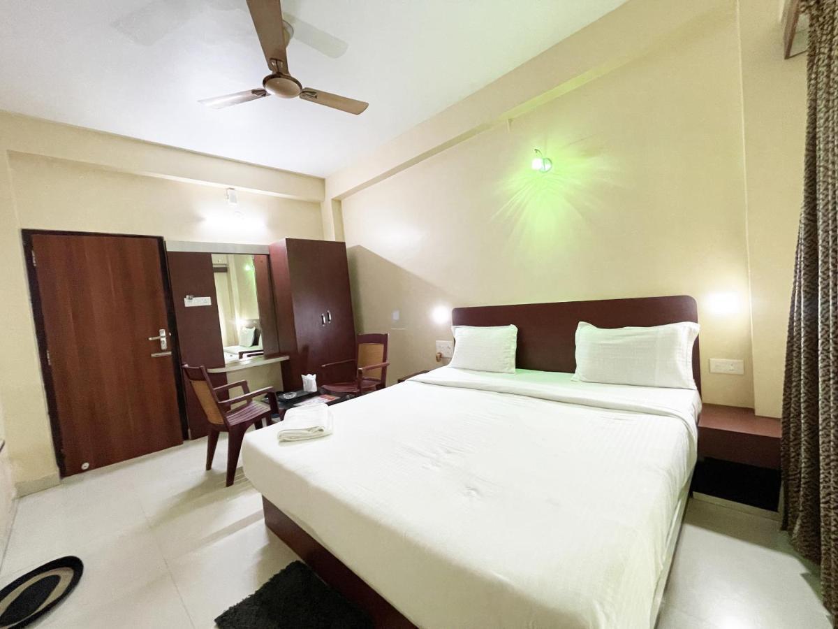 Hotel Golden Wave Puri Kültér fotó