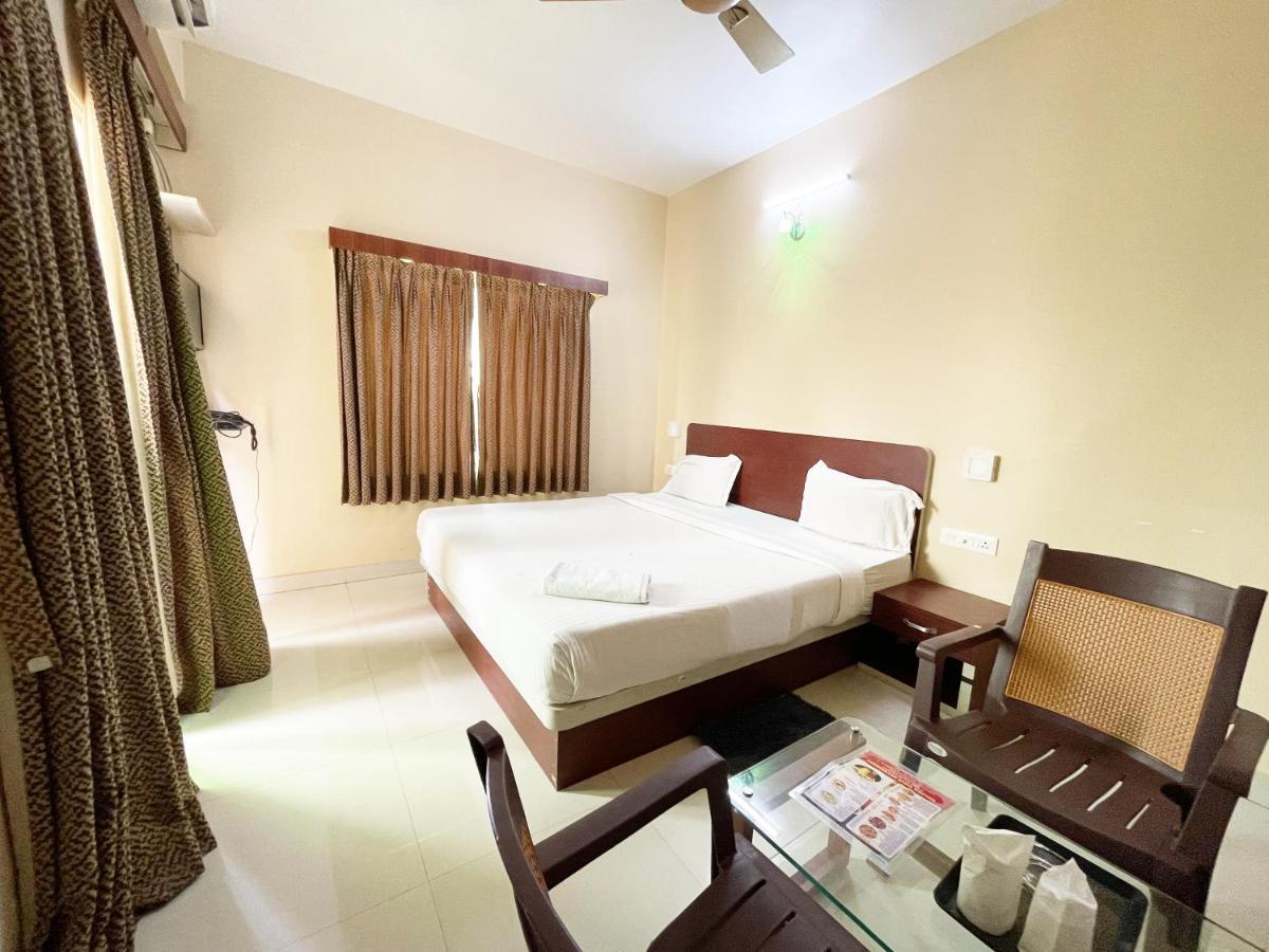Hotel Golden Wave Puri Kültér fotó