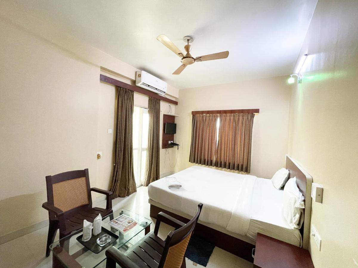 Hotel Golden Wave Puri Kültér fotó
