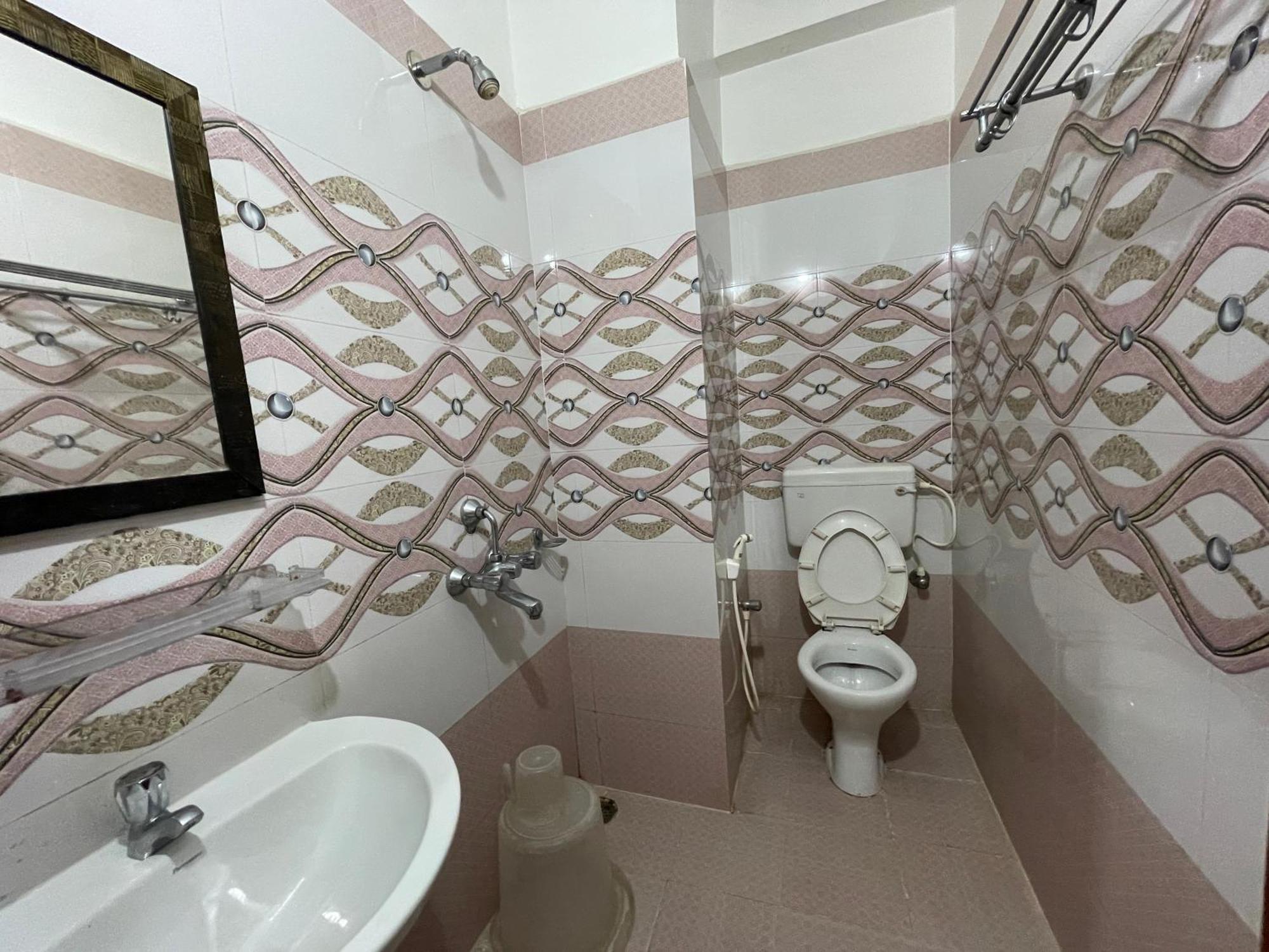 Hotel Golden Wave Puri Kültér fotó