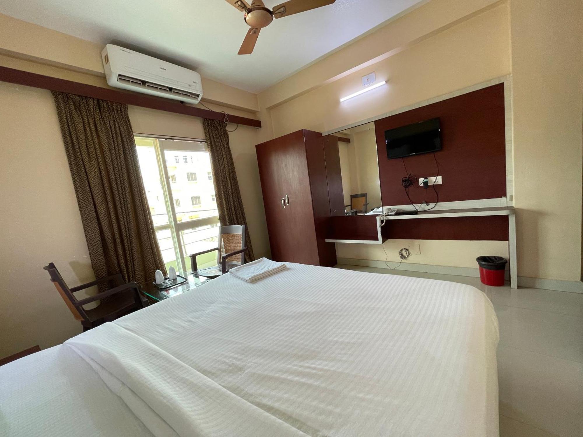 Hotel Golden Wave Puri Kültér fotó