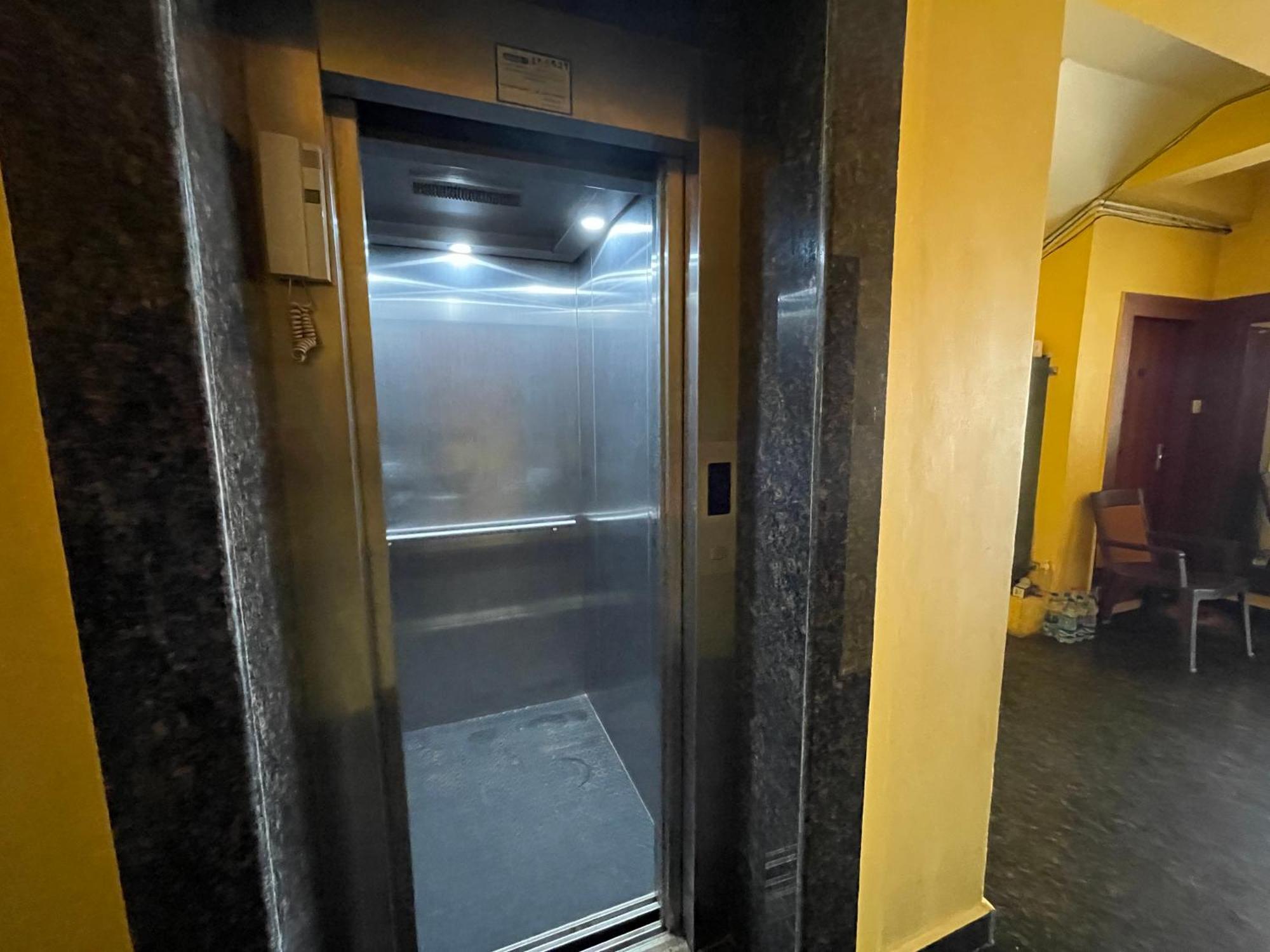 Hotel Golden Wave Puri Kültér fotó