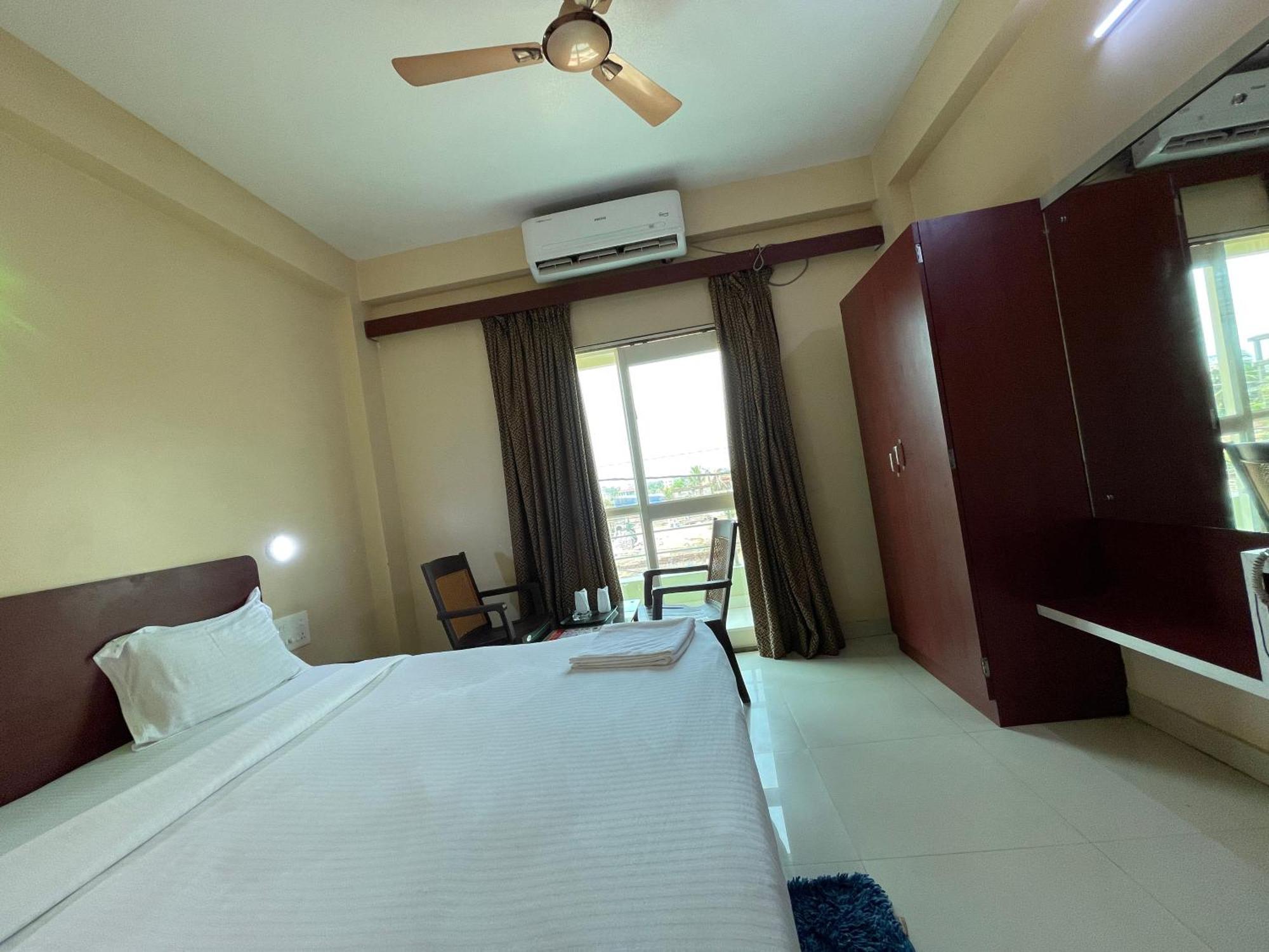 Hotel Golden Wave Puri Kültér fotó