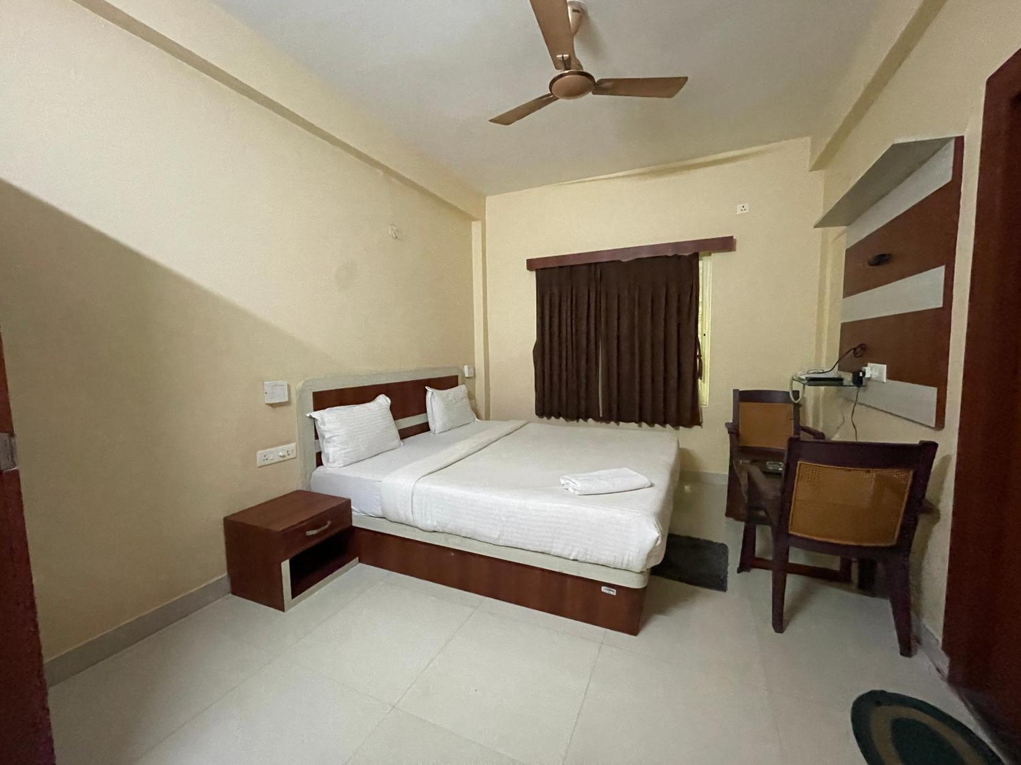 Hotel Golden Wave Puri Kültér fotó