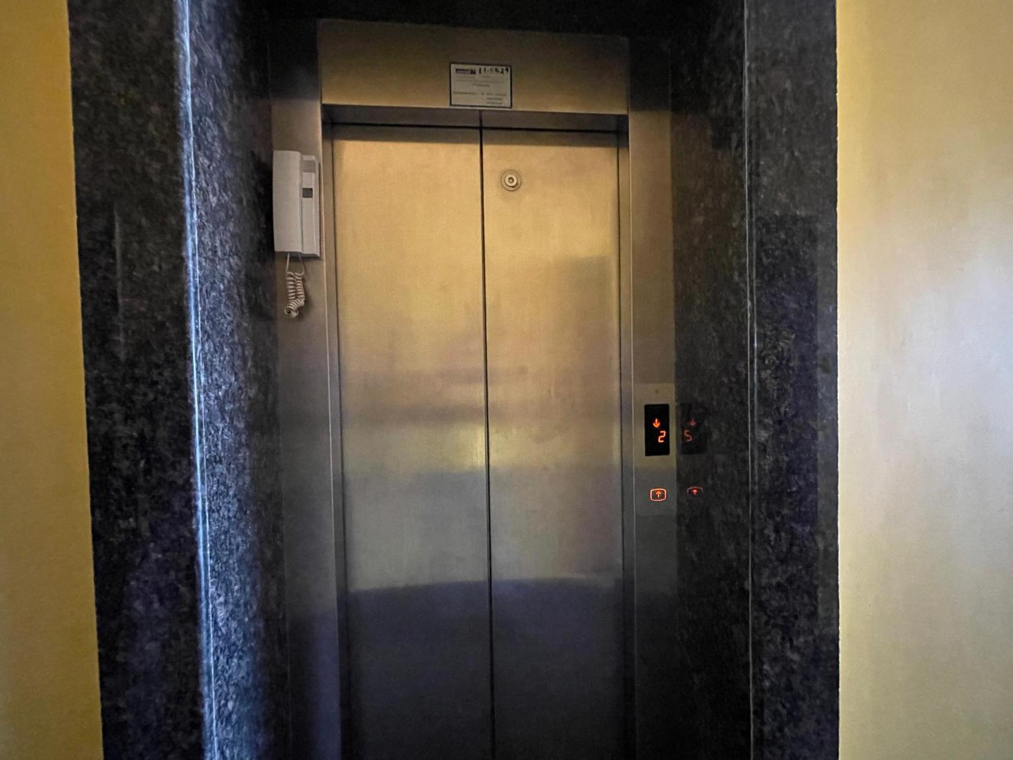 Hotel Golden Wave Puri Kültér fotó