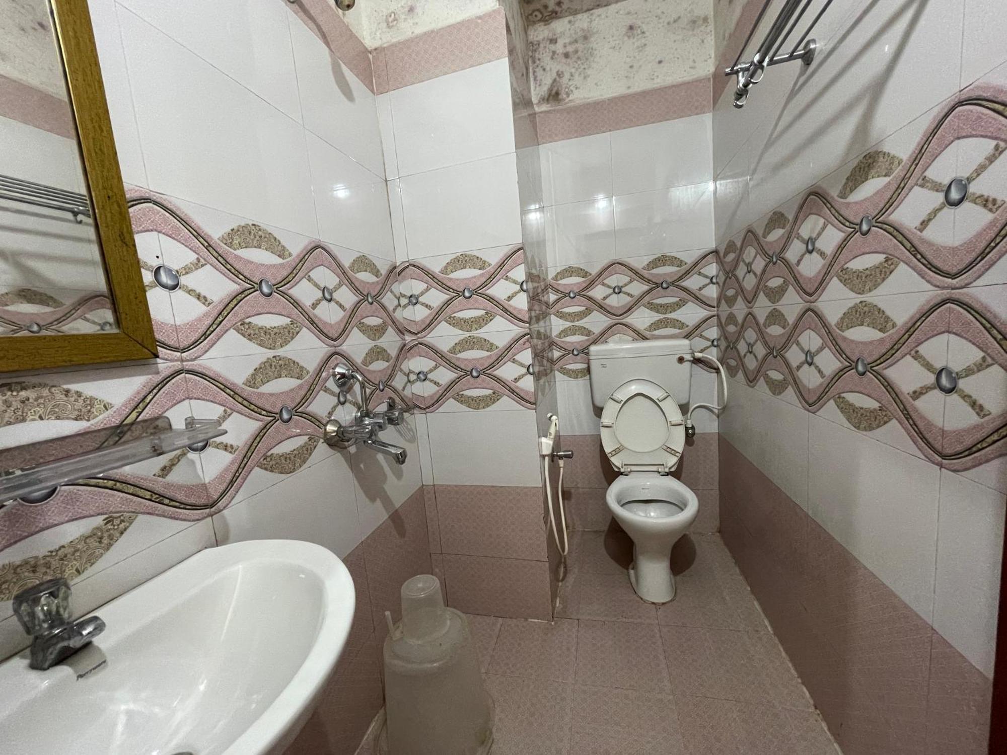 Hotel Golden Wave Puri Kültér fotó