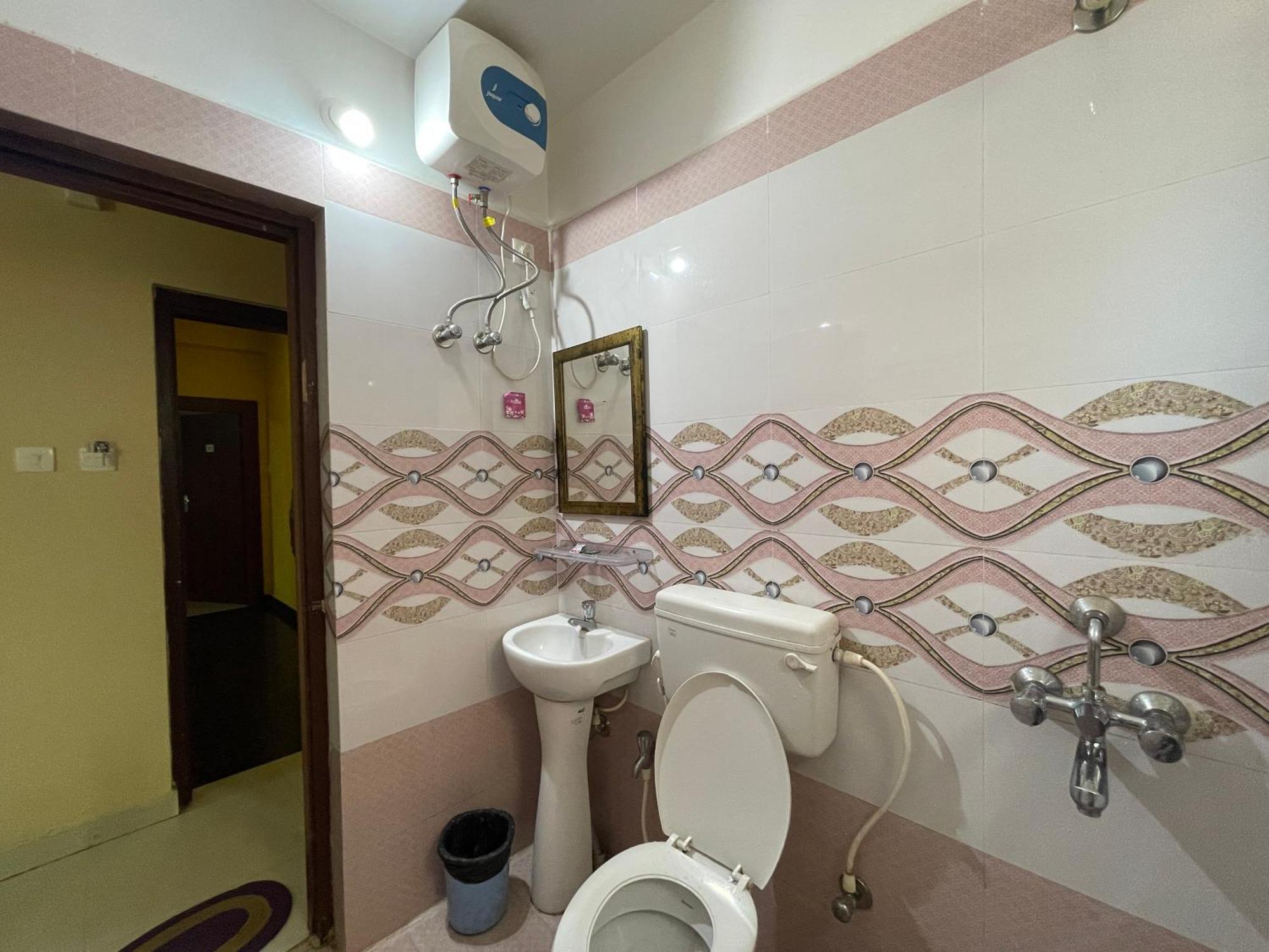 Hotel Golden Wave Puri Kültér fotó